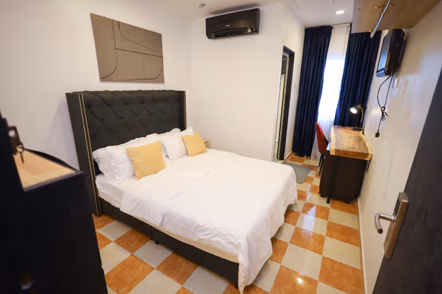 Deluxe Queen Room