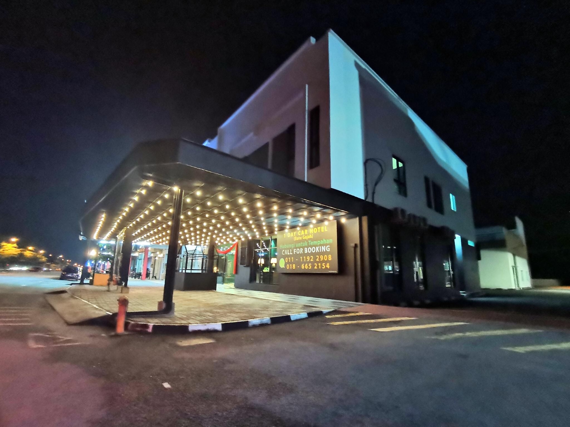 1 เดย์ คาร์ โฮเทล - BG เปอร์ดานา (1 DAY CAR HOTEL - BG PERDANA)2