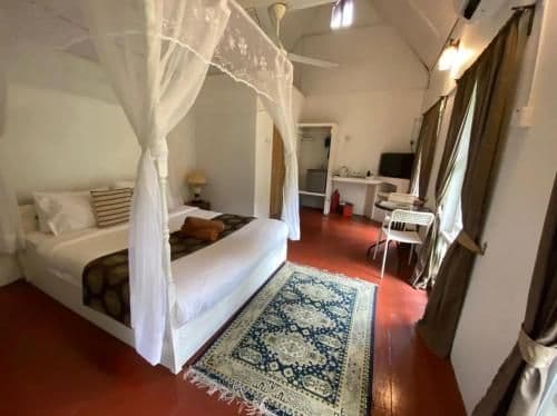 Standard Chalet