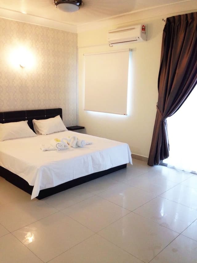 Family Room, 2 Bedrooms