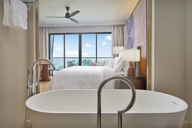 Room, 1 King Bed, Sea View (Balcony)