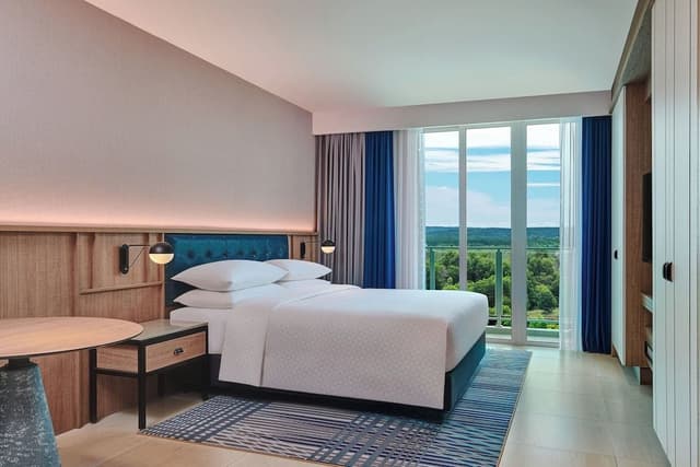 Deluxe Room, 1 King Bed, Balcony