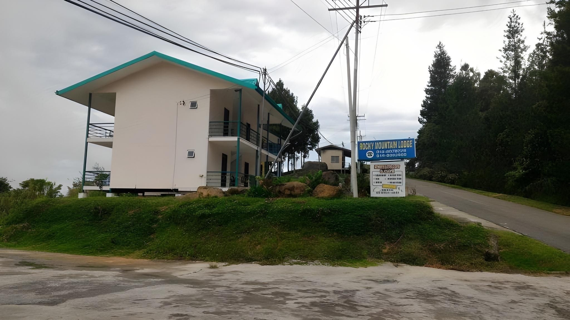 ร็อคกี้ เมาน์เท็น ลอดจ์ (Rocky Mountain Lodge)1