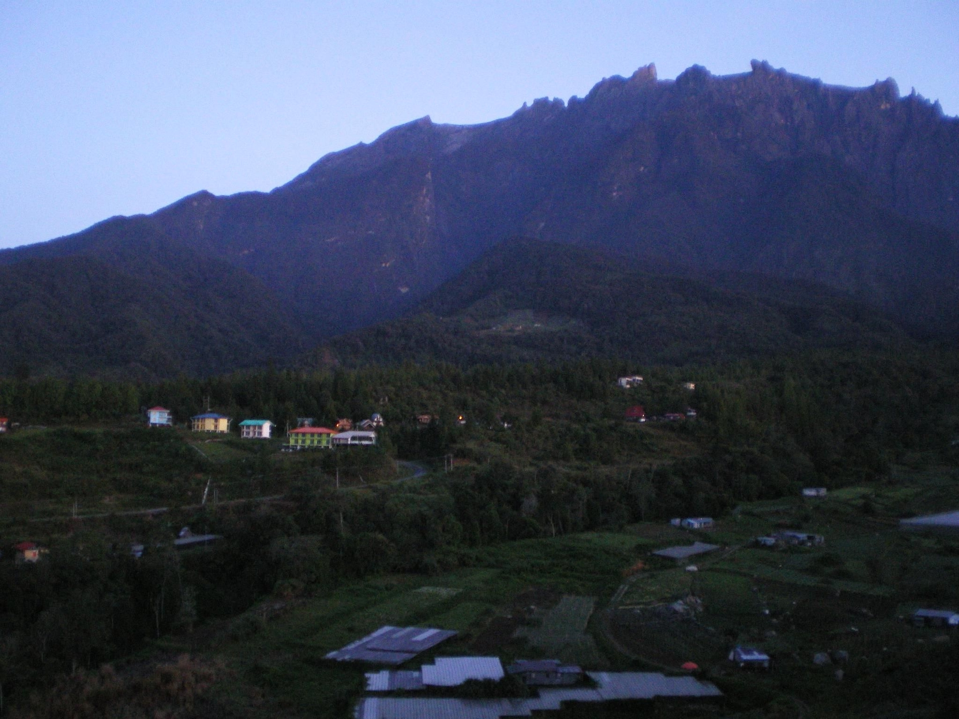 ร็อคกี้ เมาน์เท็น ลอดจ์ (Rocky Mountain Lodge)0
