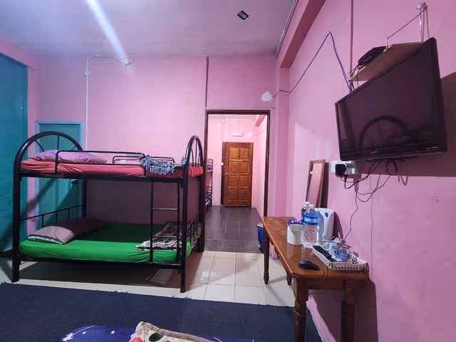 Room No 6 Jambo
