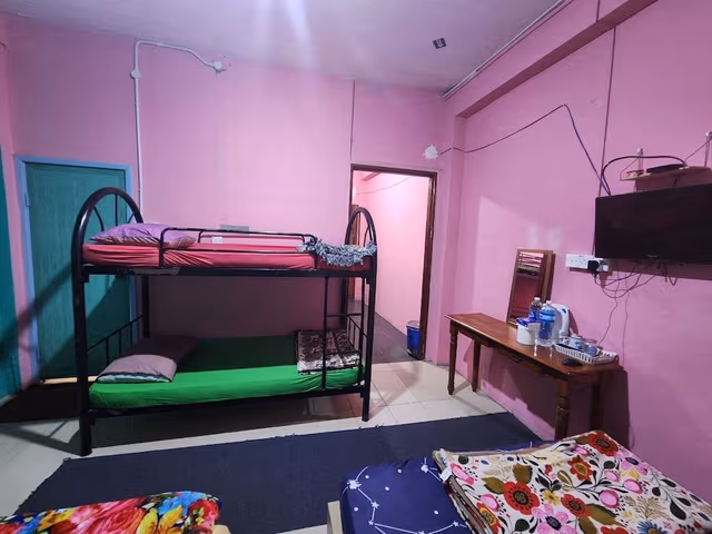 Room No 6 Jambo