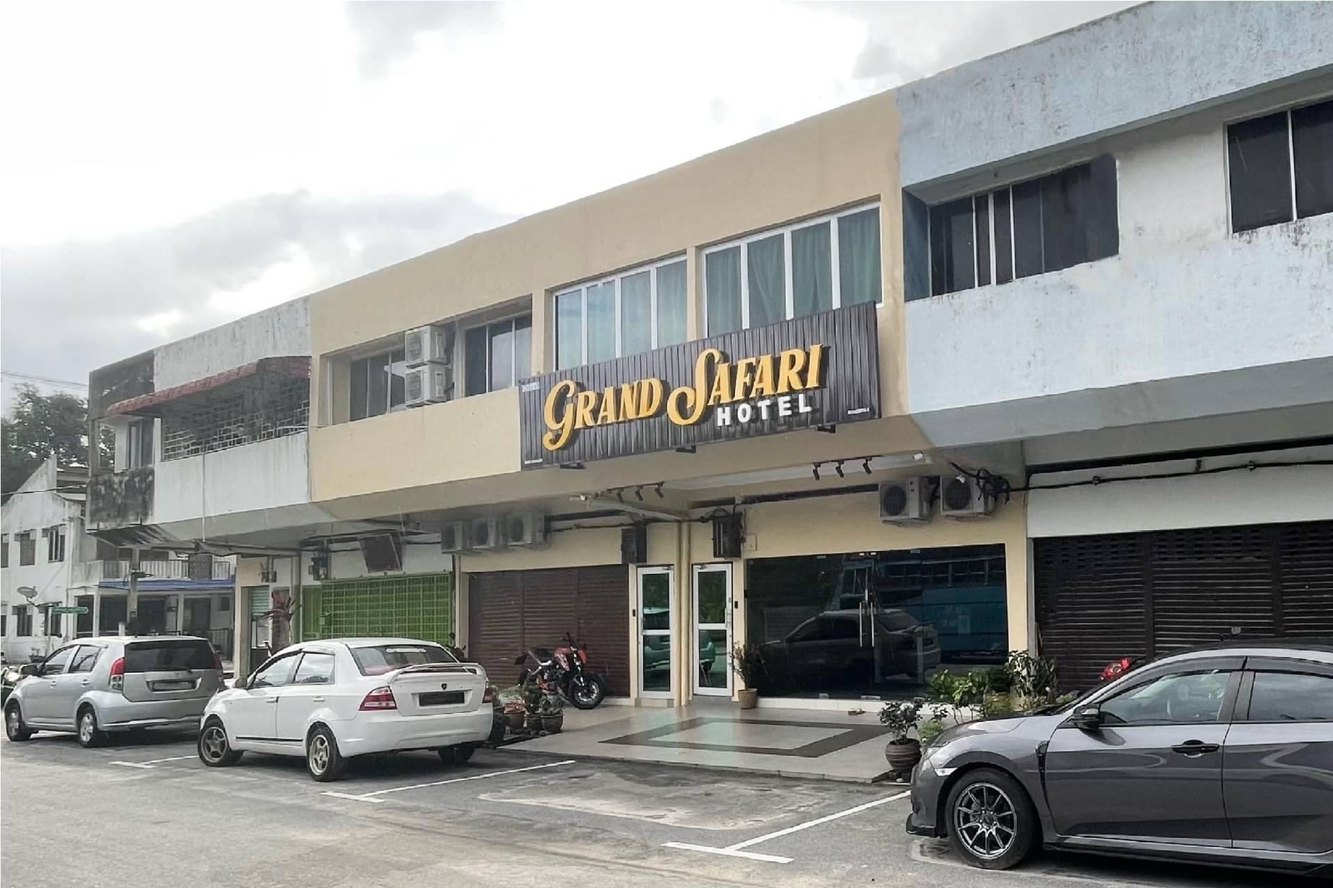 อโย่ 90369 ซาฟารีโฮเทลลูมุต อโย่ 90369 ซาฟารีโฮเทลลูมุต