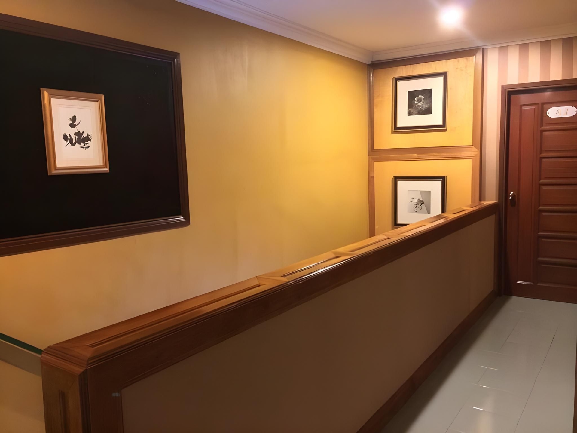 โรงแรม อิสโซเรีย (Issoria Hotel)2