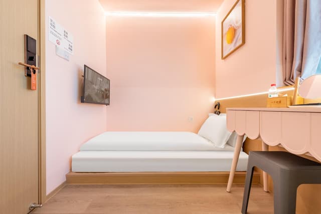 Cozy View Room - Single Occupancy, Lower Bunk, Shared Bathroom