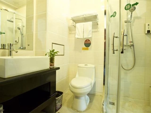 Business Queen Room