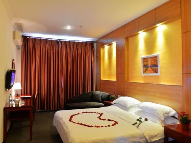 Business Queen Room