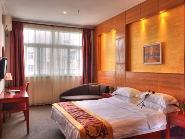 Business Queen Room