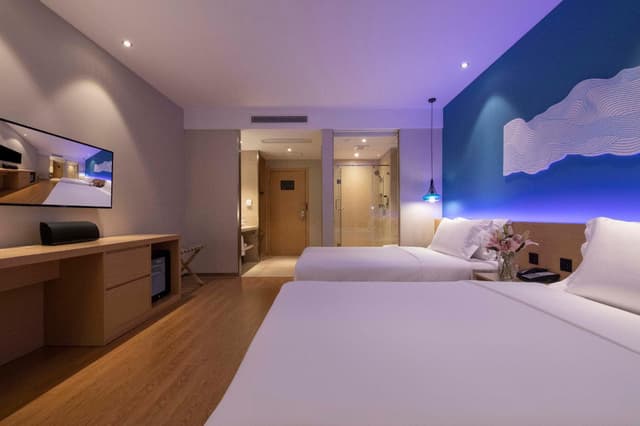 Huazhu - Deluxe Twin Room
