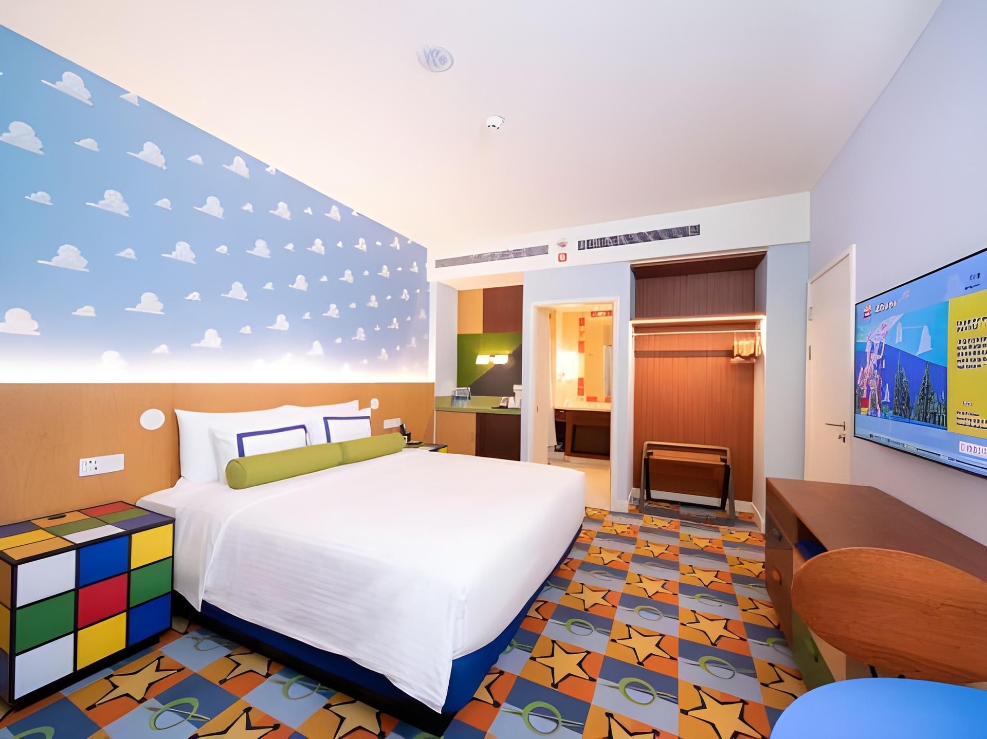Toy Story Hotel1