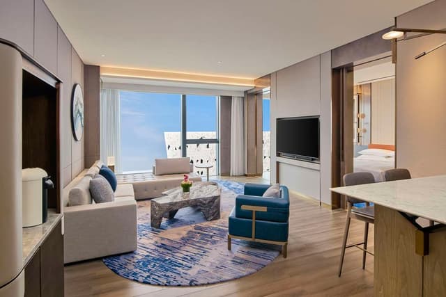 KING DELUXE SUITE