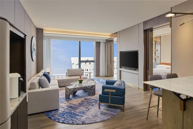 KING DELUXE SUITE
