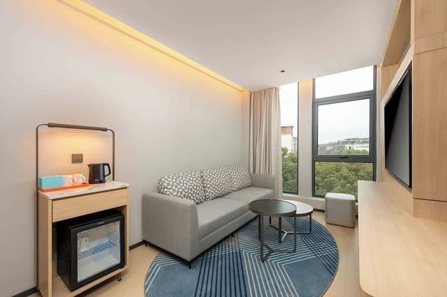 Suite, 1 King Bed