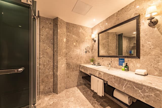 Rezen - ZUNQI Executive Suite