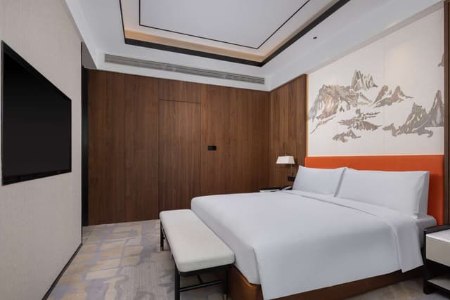 KING DELUXE SUITE
