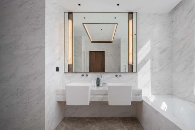 KING DELUXE SUITE