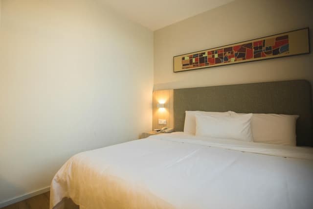 Huazhu - Room With Bed