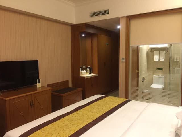 Deluxe Queen or Twin Bed