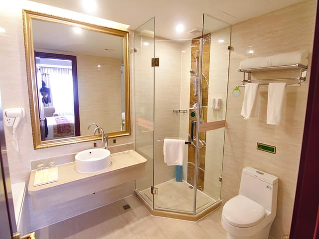 Business Queen Room