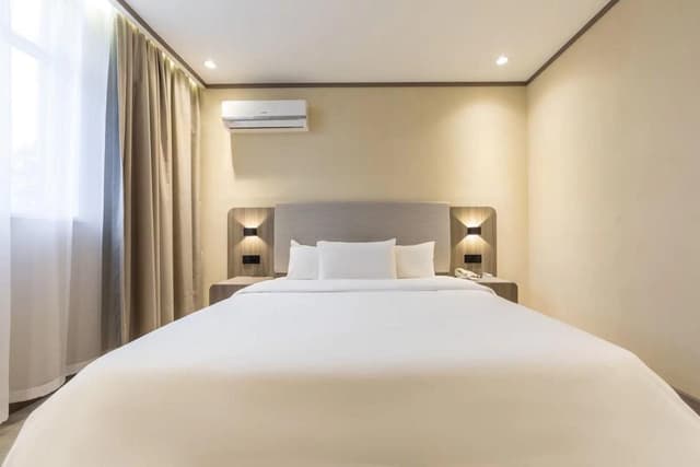 Huazhu - Room With Bed