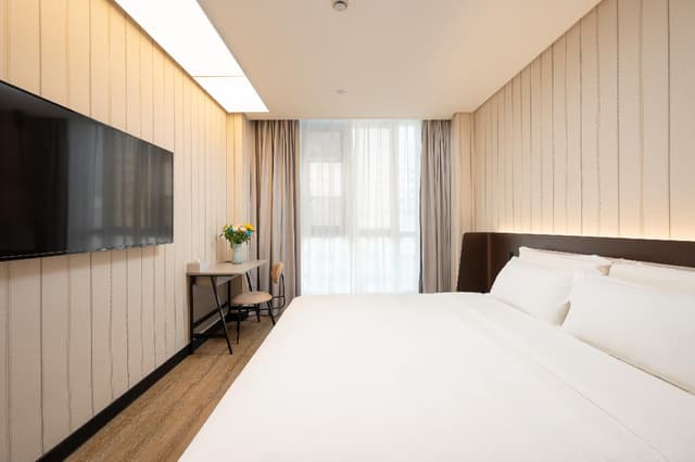 Huazhu - Room With Bed