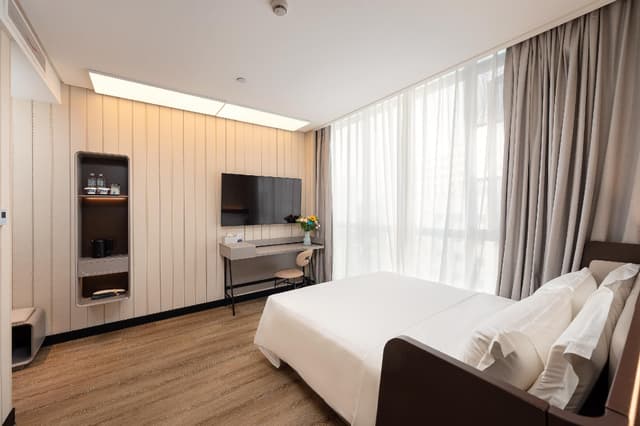 Huazhu - Room With Bed