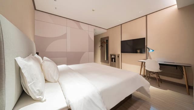 Huazhu - Room With Bed