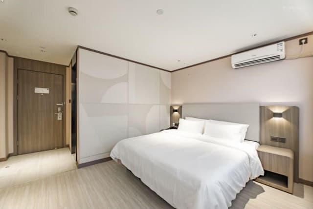Huazhu - Room With Bed