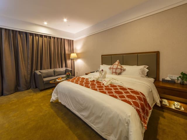 Deluxe Queen Bed