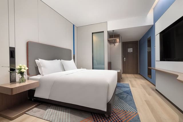 Standard Room, 1 Queen Bed