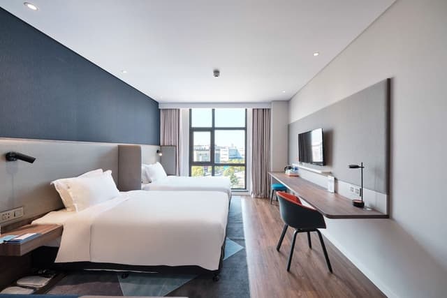 Standard Room, 1 King Bed, City View
