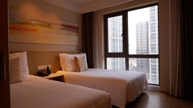 Deluxe One-Bedroom Twin