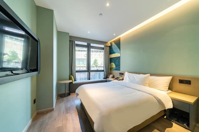 Huazhu - Room With Bed