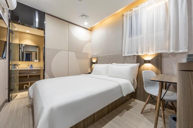 Huazhu - Room With Bed