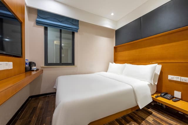 Huazhu - Room With Bed