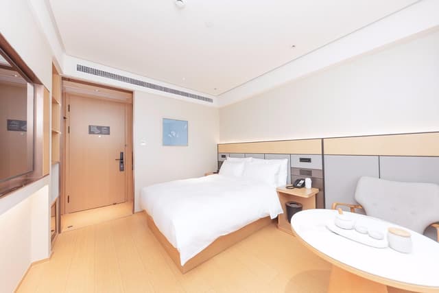 Huazhu - Room With Bed
