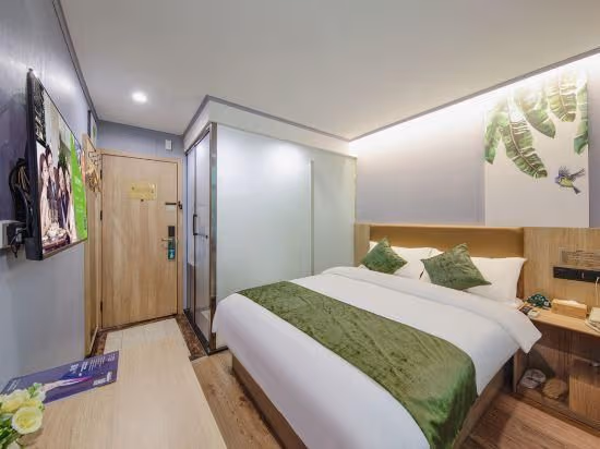 Hotel Queen Room