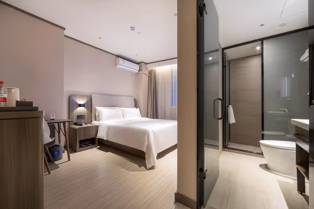 Huazhu - Room With Bed