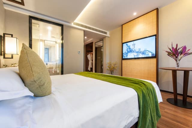 Four Seasons Room with 1 King Bed