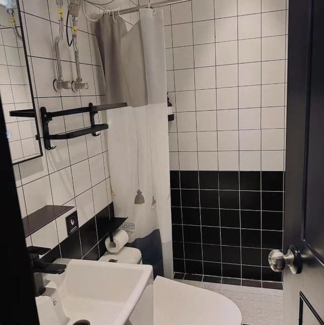 Shared Dormitory, Men only, Private Bathroom