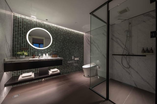 Club King Room