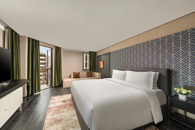 Designer Scarlett Suite