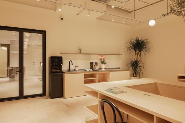 1 Bed In Boys - 2 Person Room With Private Bathroom And Window