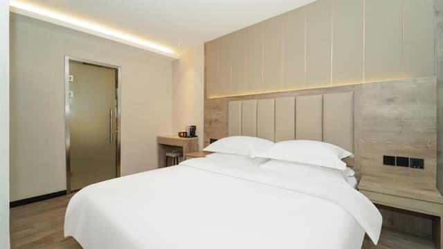 Club Room without Window