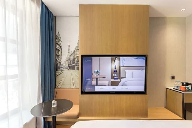 Queen Room with View