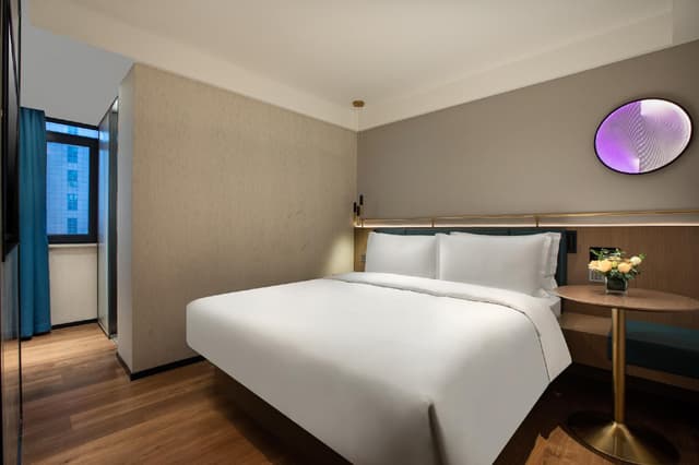 Comfort Queen Room